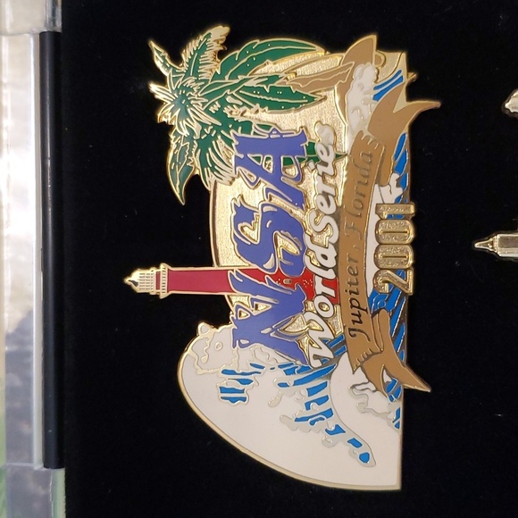 2001 World Series pin collectors set - Picture 10 of 14